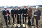 'Spatenstich 07-04-2006 - Quehenberger baut neues Logistikzentrum in Enns': Herr Ing Ferdinand Hager (SET),
Herr Bürgermeister Stefan Karlinger,
Herr Landeshauptmann-Stv Franz Hiesl,
Direktor Günther Baumgartner (Vorstandsvorsitzender der Quehenberger Logistik AG & Co KG),
Rudi Quehenberger,
Klaus Hrazdira (Vorstandsvorsitzender der Quehenberger Logistik AG & Co KG) - Foto: www.iManufaktur.at