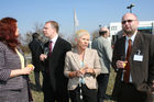 'Spatenstich 07-04-2006 - Quehenberger baut neues Logistikzentrum in Enns': Hildegard Pogatsch (links), Ingrid Auer (Mitte) - Foto: www.iManufaktur.at