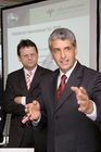 (C) fotodienst/Anna Rauchenberger - Wien 27.04.2006 - Volksbank International konnte 2005 eine sehr gute Bilanz verzeichnen. FOTO: Dr. Friedhelm Boschert (Vorstandsvorsitzender der Volksbank International AG, Ressort Retail Banking, rechts) und Dr. Michael Oberhummer (Vorstandsmitglied der Volksbank International AG, Ressort Bonitätsrisiko).