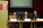 (C)fotodienst/Mag. Daniel Katzinger - Wien 21.11.2006Heute wurde im Telekom Austria Pressegespräch eine multimediale Antwort auf die Frage nach der Funktionsweise des Fernsehservices IPTV gegeben.Foto v.l.: Dipl.-Ing. Heidrun Häfele (Head of Multi Media Technology, Telekom Austria AG), Univ.Prof. Dipl.-Ing. Dr.techn. Markus Rupp (Dekan der Fakultät für Elektrotechnik und Informationstechnik, TU Wien), Dipl.-Ing. Helmut Leopold (Leiter des Bereichs Produkt- und Technologiemanagement, Telekom Austria AG)