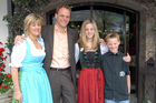 Familie Rieser: Veronika und Hansi mit Tochter Julia und Sohn Daniel