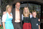 Familie Rieser: Veronika und Hansi mit Tochter Julia und Sohn Daniel