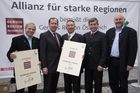 BM Josef Pröll/ Toni Steixner/ Josef Knapp Gebietsleiter Steyr CNH mit Ausgezeichneten