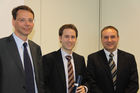 Diplomverleihung CIFRSA, ÖCI, 25.2.2010 am Foto: Mag. Helmut Kerschbaumer, Christian Sikora und Prof. Alfred Wagenhofer