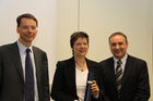 Diplomverleihung CIFRSA, ÖCI, 25.2.2010 am Foto: Mag. Helmut Kerschbaumer, Katharina Müller und Prof. Alfred Wagenhofer