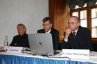          
Pressekonferenz Stadtcasino Baden AG im Hotel Widder in Zürich am 9.5.06. Dr. Peter Probst, Detlef Brose, Dr. Peter Blöchlinger