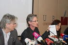 (C) fotodienst/Gudrun Krieger - Wien 11.03.2008 - Pressekonferenz: Gemeinsam gegen Gewalt;  Foto: li nach re: Peter Simonischek,BM Claudia Schmied, Marjan Shaki