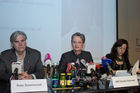 (C) fotodienst/Gudrun Krieger - Wien 11.03.2008 - Pressekonferenz: Gemeinsam gegen Gewalt;  Foto: Peter Simonischek, BM Claudia Schmied, Marjan Shaki