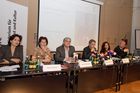 (C) fotodienst/Gudrun Krieger - Wien 11.03.2008 - Pressekonferenz: Gemeinsam gegen Gewalt;  Foto: li nach re; Brigitte Karner,Maya Hakvoort, Peter Simonischek, BM Claudia Schmied  Marjan Shaki, Jörg Ruminak