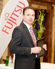 (C) fotodienst / Anna Rauchenberger  - Wien, 28.04.2011 – Fujitsu stellt mit 'Managed Smartphone' weltweit einen neuen Service zur Verfügung. Dank eines Pakets von gehosteten Mobile Professional-Lösungen können Unternehmen die Verwaltung ihrer Smartphones gezielt an Fujitsu auslagern und ihre betrieblichen Prozesse optimieren. FOTO: Johannes Baumgartner, Managing Director Fujitsu Österreich mit dem Multi-Touch-Gerät Fujitsu STLISTIC Q550