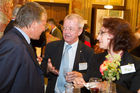 (C) fotodienst.at /Anna Rauchenberger  - Wien, 01.06.2011 –  Heute lud das Wirtschaftsforum der Führungskräfte (WdF) zur Generalversammlung ins Haus der Industrie. Im Rahmen der Veranstaltung wurden die Agenden des scheidenden Vorsitzenden an den neuen Vorsitzenden übergeben. Das WdF wurde 1979 gegründet und vertritt die Anliegen der österreichischen Führungskräfte, unter anderem als Vertreter im eurpäischen Dachverband Confédération Européenne des Cadres (CEC). Dem unabhängigen Verein gehören bundesweit knapp 2800 ManagerInnen an.