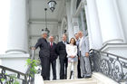 Pressegespräch über die Generalsanioerung des Theaters und deren Finanzierung. Foto: v.l.  Günter Rhomberg (Präsident Theater in der Josefstadt), Dr. Wolfgang Feuchtmüller ( Bank Austria Creditanstalt), Dir. Herbert Föttinger (Theater in der Josefstadt), DI Karin Pühringer (Vorstand POK Pühringer Privatstiftung), Mag. Alexander Götz (Kaufmänn.Geschäftsführer Theater in der Josefstadt), DI Peter Pühringer (Palais Coburg GmbH)
                              