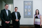Pressegespräch Windows Phone 7
(C) fotodienst, Martina Draper
Foto: vlnr: Simon Hughes, Business & Marketing Officer Microsoft Österreich, Georg Binder, Mastermind des Windows-Blogs, Claudia Panozzo, Windows Phone Marketing Lead Microsoft Österreich