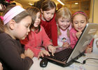 (C) fotodienst/Anna Rauchenberger - Wien 13.12.2006  - Partnerschaft der Wiener Kinderfreunde mit Microsoft Österreich: Der Umgang mit PC und Internet wird sicher und 'kinderleicht'. FOTO: Für Kindergartenkinder und 'Taferlklassler' bietet die Bildungsinitiative 'Schlaumäuse - Kinder entdecken Sprache' erste erfolgreiche Gehversuche mit dem Computer.