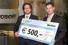 © Fotodienst/ Oskar Goldberger - EU-Fördermitteltest /Microsoft/ Preisverleihung, v.l. Mag. Günter Schneider (Microsoft Österreich), DI Harald Winkelhofer (Geschäftsführer / IQ mobile)