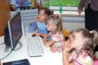 Der erste Schlaumäuse Kindergarten in Österreich ist der Städtische Kindergarten Leonfeldener Strasse 99d in Linz. Microsoft Österreich hat gemeinsam mit der Stadt Linz diesen Kindergarten als Schlaumäuse Kindergarten vorbereitet.