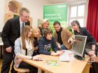 (c) fotodienst / Anna Rauchenberger - Wien, am 24.02.2011 - Am 24. Februar, dem Microsoft Aktionstag @ Safer Internet Day 2011, werden in mehreren Wiener Schulen mit knapp 1.000 Schülerinnen und Schülern Microsoft Mitarbeiter Trainings zum sicheren Umgang mit dem Internet (Sicherheit im Web, Medienkompetenz und Social Media  etc.) durchführen. Rund 10 Prozent der Mitarbeiter von Microsoft in Österreich engagieren sich bei diesen Maßnahmen. FOTO v.l.: Schülerin, Herr LSI Dr. Gröpel (LSI, Landesschulinspektor, links hinten), Mag. Dr. Ursula Huber (Bezirksschulinspektorin), FIn Dipl. Pädn. Claudia Ischepp, Stadtschulrat für Wien, Schüler, Thomas Lutz (Unternehmenssprecher Microsoft Österreich), HDn Helene Jamnig (Direktorin der Schule)