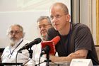 (C) fotodienst/Anna Rauchenberger - Wien 25.07.2006 - Die Konferenz gibt einen Überblick über die neuesten Entwicklungen auf dem Gebiet der Halbleitertechnologie. FOTO v.l.: Phaedon Avouris (IBM), Günther Bauer (Universität Linz, Program Chairman ICPS 2006), Charles Marcus (Harvard University).