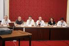 (C) fotodienst/Anna Rauchenberger - Wien 25.07.2006 - Die Konferenz gibt einen Überblick über die neuesten Entwicklungen auf dem Gebiet der Halbleitertechnologie. FOTO v.l.: Günther Bauer (Universität Linz, Program Chairman ICPS 2006), Charles Marcus (Harvard University), Klaus v. Klitzing (Max-Plank-Institut für Festkörperforschung, Stuttgart), Erich Gornik (Austrian Research Centers, Chairman ICPS 2006), Elisa Molinari (University of Modena), Lars Samuelson (Lund University). 