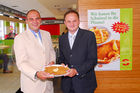 Die im Osten Österreichs starke Fastfood-Kette baut ab 2006 ihre Standorte österreichweit aus. Foto: Alexander Platzl (Geschäftsführer Schnitzelhaus RestaurationsgmbH) und Oliver Platzl (Geschäftsführer Schnitzelhaus RestaurationsgmbH)