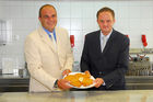 Die im Osten Österreichs starke Fastfood-Kette baut ab 2006 ihre Standorte österreichweit aus. Foto: Alexander Platzl (Geschäftsführer Schnitzelhaus RestaurationsgmbH) und Oliver Platzl (Geschäftsführer Schnitzelhaus RestaurationsgmbH)