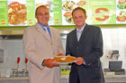 Die im Osten Österreichs starke Fastfood-Kette baut ab 2006 ihre Standorte österreichweit aus. Foto: Alexander Platzl (Geschäftsführer Schnitzelhaus RestaurationsgmbH) und Oliver Platzl (Geschäftsführer Schnitzelhaus RestaurationsgmbH)