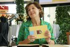 (C) fotodienst/Anna Rauchenberger - Wien 18.08.2006 - Renate Längauer ist Wohncoach. Nun präsentiert sie ihr neues Buch 'Eine spielerische Anleitung zum Wohngefühl'. FOTO: Renate Längauer