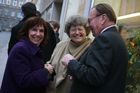 Dachgleichenfeier der Wohnbauvereinigung für Privatangestellte, Österleingasse 3, 1150 Wien, Foto: vlnr: Erika Helscher (Stiftungsvorstand), Lore Hostasch (Bundesministerin aD), Ing. Wolfgang Erhard