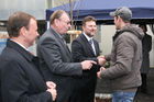 (C) fotodienst/Anna Rauchenberger - Wien, 24.10.2008 - Schlüsselübergabe zur Wohnhausanlage 'Welingergasse'. FOTO: Bezirksvorsteher-Stv. für den 23. Wiener Gemeindebezirk, Gerald Bischof, Vorsitzender der GPA-Privatstiftung Walter Zwiauer,  Wohnbaustadtrat Dr. Michael Ludwig übergeben die Schlüssel an die Mieterinnen Und Mieter