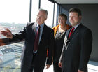 (C) Fotodienst/Anna Rauchenberger - Wien 30.08.2007 - MieterInnen beziehen den Wohnturm in der Kundratstraße 6 im 10. Wiener Gemeindebezirk: Heute wurden die Schlüssel feierlich übergeben. FOTO: Hans Sallmutter (Aufsichtsratsvorsitzender GPA, links), Wohnbaustadtrat Dr. Michael Ludwig.