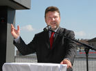 (C) Fotodienst/Anna Rauchenberger - Wien 30.08.2007 - MieterInnen beziehen den Wohnturm in der Kundratstraße 6 im 10. Wiener Gemeindebezirk: Heute wurden die Schlüssel feierlich übergeben. FOTO:  Wohnbaustadtrat Dr. Michael Ludwig.