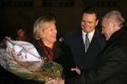 (C) fotodienst/Anna Rauchenberger - Purkersdorf - 27.11.2006  - Der Spatenstich zum neuen Wohnhaus in Purkersdorf wurde zuerst auf der Liegenschaft und anschließend in gemütlicher Atmosphäre in einem Lokal gefeiert. FOTO v.l.:  Heidemaria Onodi (Landeshauptmann-Stv., NÖ), Mag. Karl Schlögl (Bgm. Purkersdorf), Hans Sallmutter (Aufsichtsratsvorsitzender der Wohnbauvereinigung für Privatangestellte).