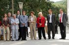 (C) fotodienst/Anna Rauchenberger - Purkersdorf - 24.08.2006 - Das Wohnhaus 3002 Purkersdorf, Pfarrhofgasse 5-7 wurde heute feierlich eröffnet. FOTO: Schlüsselübergabe an eine Mieterin, v.r.: Mag. Michael Gehbauer (GF der Wohnbauvereinigung für Privatangestellte), Mag. Karl Schlögl (Bgm. Purkersdorf), Heidemaria Onodi (Landeshauptmann-Stv., NÖ), Mieterin, Pfarrer Anton M. Guber.