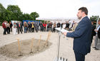 (C) fotodienst/Anna Rauchenberger - Wien, am 26.05.2009 - Heute wurde der Spatenstich der Wohnhausanlage Wien 22., Erzherzog-Karl-Straße 195-201 / Lavaterstraße 5 zum 'Quartier Verts' gefeiert. FOTO:  Wohnbaustadtrat Dr. Michael Ludwig