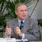 (c) fotodienst / Anna Rauchenberger - Wien, am 28.01.2010 -  Heute lud das Kur- und Rehabilitationszentrum Klinik Pirawarth zu einem hochkarätig besetzten Round Table im Forum Mozartplatz, bei dem die aktuelle Situation sowie die Zukunft von Neuro-Rehabilitation von Experten und Journalisten lebhaft diskutiert wurde. FOTO: Univ.-Prof. Dr. Heinrich Binder, Präsident der Österreichischen Gesellschaft fu?r Neurorehabilitation