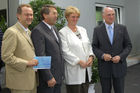 Einladung zur feierlichen Eröffnung einer neuen Montagehalle für Banknotendruckmaschinen in der KBA Mödling AG. Hans Stefan Hintner (Landtagsabg.+ Bürgermeister Mödling); Wolfgang Schischek (Aufsichtsratsvorsitzender KBA); Bürgermeisterin Ma.Enzersdorf); Dr.Erwin Pröll (Landeshauptmann NÖ) 