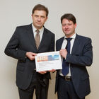 (C)fotodienst/Anna Rauchenberger Wien, 02.02.2011 - Österreichs Unternehmen werden ihr Engagement in Zentral- und Osteuropa (CEE) im Bereich Erneuerbare Energien massiv ausbauen. Zumindest eine Verdoppelung der Investitionen ist bis 2020 zu erwarten. Rumänien und Bulgarien sind bei Investoren aus Österreich derzeit am beliebtesten, bei den Energiesparten an vorderster Front steht Windenergie weit vor Photovoltaik, Wasserkraft und Biomasse. Das geht aus einer aktuellen Studie des Wirtschaftstreuhänders und Unternehmensberaters TPA Horwath hervor. FOTO v.l.: Armin Schaller, Head of Consulting bei TPA Horwath Unternehmensberatung, Herwig Reininger, Head of Energy Consulting und Spezialist für Erneuerbare Energien, TPA Horwath