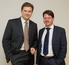 (C)fotodienst/Anna Rauchenberger Wien, 02.02.2011 - Österreichs Unternehmen werden ihr Engagement in Zentral- und Osteuropa (CEE) im Bereich Erneuerbare Energien massiv ausbauen. Zumindest eine Verdoppelung der Investitionen ist bis 2020 zu erwarten. Rumänien und Bulgarien sind bei Investoren aus Österreich derzeit am beliebtesten, bei den Energiesparten an vorderster Front steht Windenergie weit vor Photovoltaik, Wasserkraft und Biomasse. Das geht aus einer aktuellen Studie des Wirtschaftstreuhänders und Unternehmensberaters TPA Horwath hervor. FOTO v.l.: Armin Schaller, Head of Consulting bei TPA Horwath Unternehmensberatung, Herwig Reininger, Head of Energy Consulting und Spezialist für Erneuerbare Energien, TPA Horwath