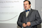 Bild: Herr Claude LongchampPräsentation des GfS-Gesundheitsmonitors 2006 mit Claude Longchamp,Leiter GfS.bernKrankenversicherungen: Mehr Planung oder mehr Markt - es zeichnet sich eine Trend ab...