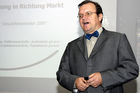 Bild: Herr Claude Longchamp
Präsentation des GfS-Gesundheitsmonitors 2006 mit Claude Longchamp,Leiter GfS.bern
Krankenversicherungen: Mehr Planung oder mehr Markt - es zeichnet sich eine Trend ab...