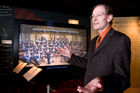 (c) fotodienst / Anna Rauchenberger - Wien, am 27.11.2009 - Heute wurde im Haus der Musik der neue 'Virtuelle Dirigent' präsentiert. Die Installation wurde neu aufgenommen und programmiert, die Musikauswahl erweitert und als Einführung gibt Maesto Zubin Mehta Dirigiertipps. FOTO: Prof. Dr. Clemens Hellsberg, Vorstand der Wiener Philharmoniker