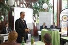  Die neue Form des Lernens. Foto: Mag. Christian Huszar (Cocoon Technologies Software AG); Prof. Dr. Peter A. Bruck (ARC Seibersdorf research GmbH); Wolfgang Kuzel (Elektronische Datenverarbeitung GmbH & Co KG);  Mag. Kurt Mayer (Ce2 – Consulting, education & e-solutions GmbH)                             