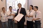 Der Gewinner des I.M. Austria Messe-Foerderpreises 2007 steht fest!Anlaesslich der Intertech, Messe Dornbirn von 3.-5.Mai fand am Samstag, 5.5. die diesjaehrige Preisverleihung statt. Mag. Bruno Bereuter und sein Lernlabor erhalten den Preis im Gesamtwert von Euro 20.000.- fuer ihren ersten Messeauftritt. Bild v.l.: Jasmine Breitenberger, Mag. Bruno Bereuter,  Leslie P.C.Zech, Elisabeth Breuß und Markus Stecher