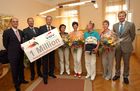 Hubert Loschek (Steiermaerkische Sparkasse), Mag.Peter Eitzenberger (VBV),Heinz Behacker (VBV), Margit Meglitsch, Manuela Neugebauer (1 MLn VBV Kundin) Dr.Helmut Meglitsch, Andrea Sturm, Heinz Walcher (Steiermaerkische Sparkasse)