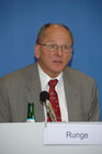 Jahres-Pressekonferenz 2006 des Deutschen Entwicklungsdienst GmbH in Bonn, Dr.uwe Runge