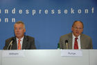 Jahres-Pressekonferenz 2006 des Deutschen Entwicklungsdienst GmbH in Bonn, Dr.Jürgen Wilhelm und Dr. Uwe Runge