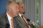 Jahres-Pressekonferenz 2006 des Deutschen Entwicklungsdienst GmbH in Bonn, v.l.Dr Jürgen Wilhelm und Dr. Uwe Runge