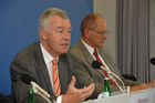 Jahres-Pressekonferenz 2006 des Deutschen Entwicklungsdienst GmbH in Bonn, Dr. Jürgen Wilhelm DED-Geschäftsführer und Dr. Uwe Runge, DED Verwaltungsratsvorsitzender