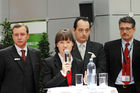 Der Auftritt von Microsoft Österreich auf der ITnT zählt traditionell zu den Publikumsmagneten auf der heimischen IT-Fachmesse. 
Foto v.li.na.re:  Werner Leibrandt (Chief Operation Officer Microsoft); Katharina Thiel (Leitung Bereich Windows Client Microsoft Österreich); Michael Bartz (Leitung Bereich Information Worker); Wolfgang Briem (Leitung Bereich Server Microsoft Österreich)
©fotodienst/Nadine Bargad