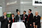 Der Auftritt von Microsoft Österreich auf der ITnT zählt traditionell zu den Publikumsmagneten auf der heimischen IT-Fachmesse. Foto v.li.na.re:  Werner Leibrandt (Chief Operation Officer Microsoft); Katharina Thiel (Leitung Bereich Windows Client Microsoft Österreich); Michael Bartz (Leitung Bereich Information Worker); Wolfgang Briem (Leitung Bereich Server Microsoft Österreich); Manfred Bayer-Lemerz (Leitung Bereich Business Solutions Österreich); Harald Leitenmüller (Mitglied der Geschäftsleitung & Innovationssprecher bei Microsoft Österreich)©fotodienst/Nadine Bargad